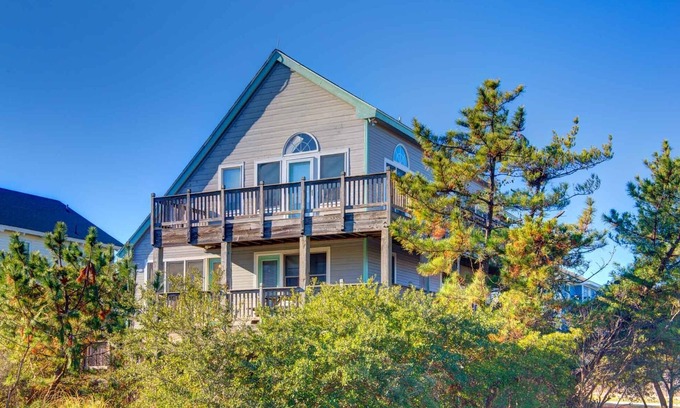 Ocean Sands House | Last 5 Weeks Reduced 3rd Time! 2 Min walk to the Beach! Hot Tub!