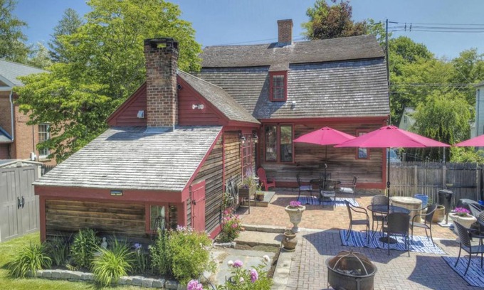 Stonington House | Last House on the River