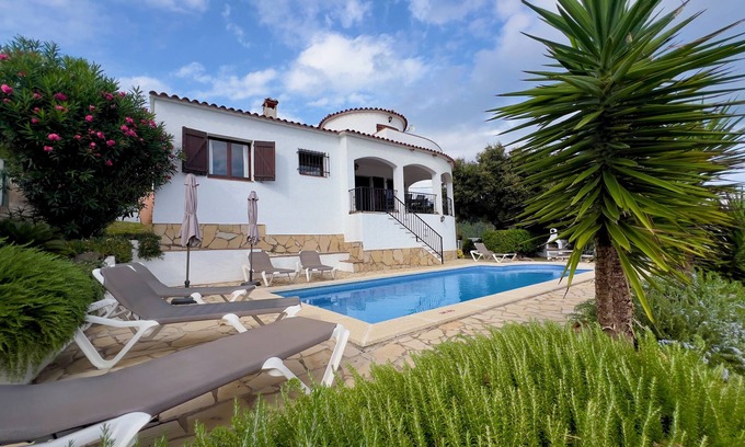 Calonge Villa | Last minute OFFERS! Three bedroom villa with private pool & Seaview.