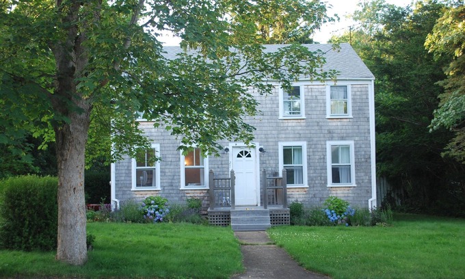Vineyard Haven House | Last Minute - Reduced Rates - AC, Family friendly, Walk to Town, Beach, Ferry