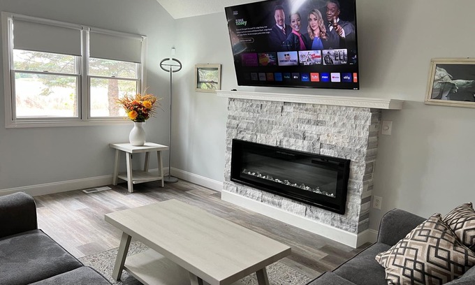 Hope House | "Laughing Turtle" - A Wixom Lake paradise vacation home. Pet friendly!