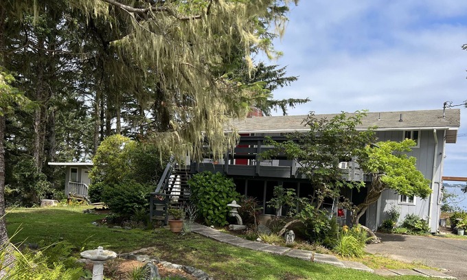 Barview House | Laurel Cove Waterfront Home with Access to the Shoreline
