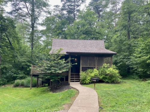 Logan House | Laurelwood - by The Chalets