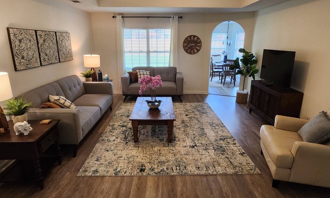 Thomasville House | Lauren's Retreat located less than 3 miles to downtown Thomasville.