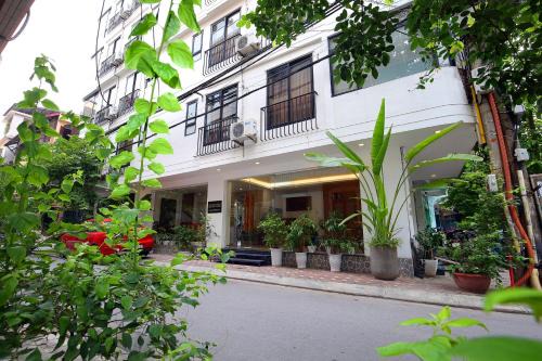 Ba Dinh Apartment | Lavender Building Hanoi Near West Lake - Serviced apartment