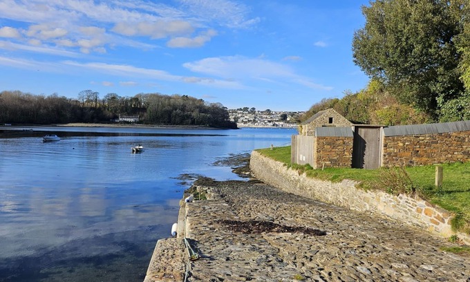 Mylor Churchtown Cottage | Lavender Cottage - a cottage that sleeps 2 guests in 1 bedroom