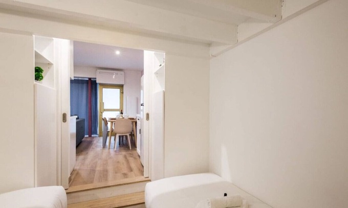 Quartier de la Porte-Saint-Denis Apartment | Lavie Maison Chic Stay, A/C & Parking