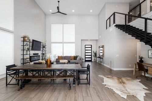 Southwest Village House | Lavish Luxuries in Old Town