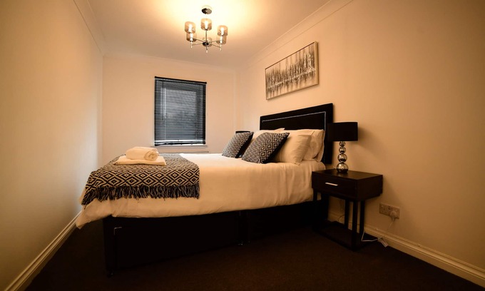 Govan Apartment | Lavish modern 1 bedroom Apt close to city centre
