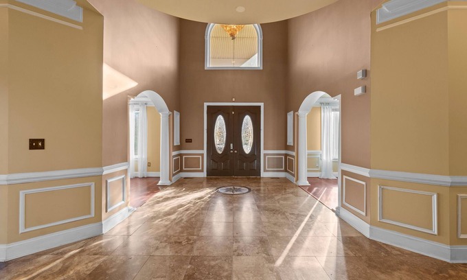 Croom Villa | Lavish & Opulent Mansion near Washington DC