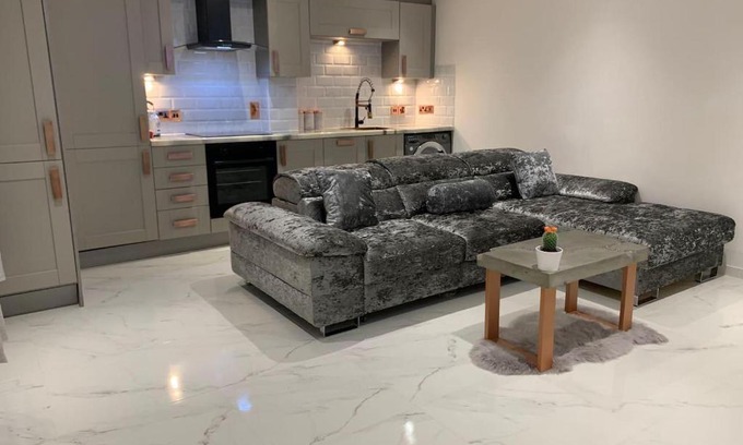Bury St Edmunds Apartment | Lavish The Marble Apartment