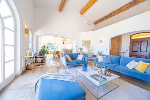 Le Tholonet Apartment | Lavish Villa First Floor near Aix with Pool, AC & Sainte-Victoire Views - Le Tholonet