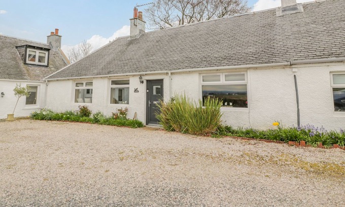 Troon Cottage | LAWHILL COTTAGE, pet friendly, character holiday cottage in Troon