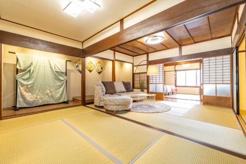 Nara House | Lax奈良 奈良観光に便利な和モダン古民家 最大12名 グループや家族旅行に最適