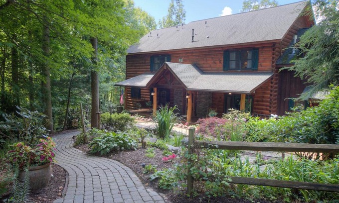 Boone Bed & Breakfast | Lazy Bear Lodge