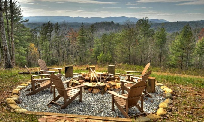 Talking Rock House | Lazy Bear Outlook