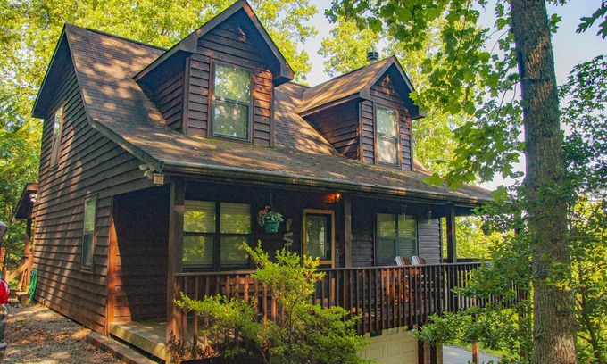 Blairsville Cabin | Lazy Daze 3 br with mountain views foosball and ping pong table. Pet Friendly