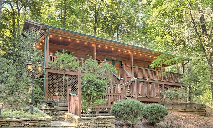 Wiley Cabin | Lazy Daze Cabin near Lake Burton 🏞