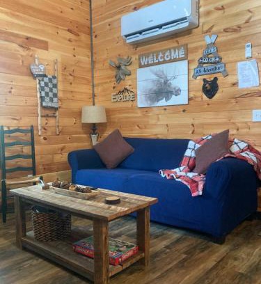 Campton House | Lazy Oak Lay-Up, WiFi, Hot Tub