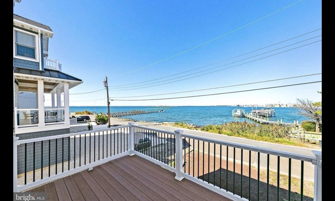 North Beach Haven House | LBI Paradise Bayfront! Bayview park and Ocean beach ! 2 blocks away!