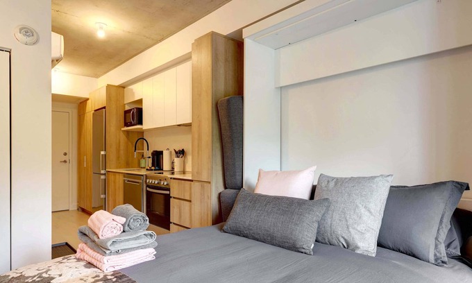 Griffintown Condo | ☼ Le Amati ~ Pool, Terrace & Gym | Office + WiFi ☼