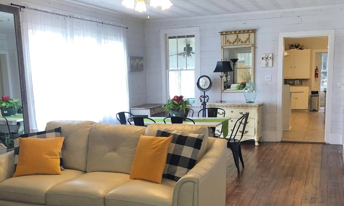 Lafayette Other | Le Barn Rouge Bed & Breakfast A Country Living Home in Acadiana