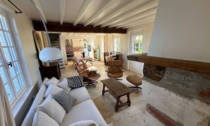 Beaurepaire House | Le Beau Repaire sleeps 14