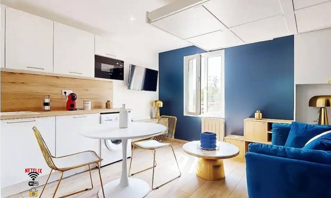 Montfermeil Apartment | Le Bertin- Montfermeil studio Netflix