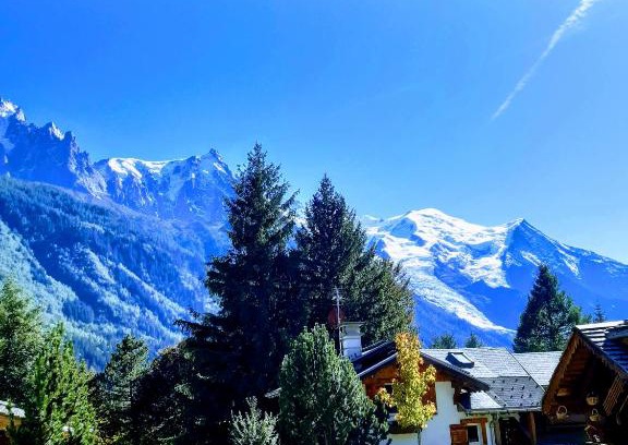 Les Praz-de-Chamonix Ski Chalet | Le Bivouac