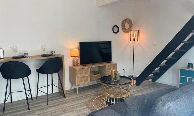 Senlis Apartment | Le bleu de Senlis