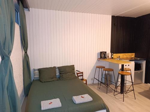 Chasseneuil-du-Poitou Apartment | Le Bon Séjour, studio à 2 pas du Futuroscope