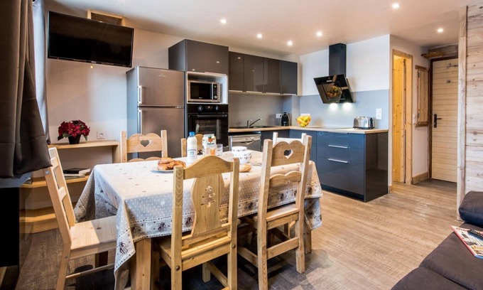 Val Claret Apartment | Le Borsat: Cosy Apartment with Slope Access