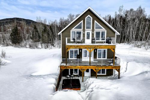 Petite-Riviere-Saint-Francois Ski Chalet | Le Haut-Perche - Spa and River View