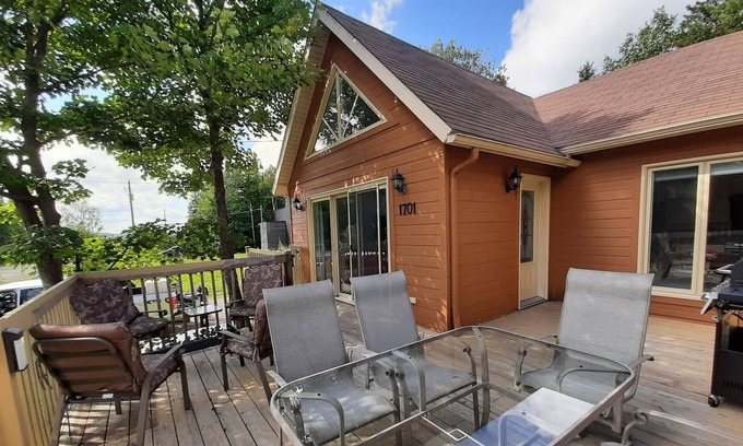 Lac-Swell Ski Chalet | Le Pinacle Amico ☼ Terrace ☼ Lake ☼Fireplace