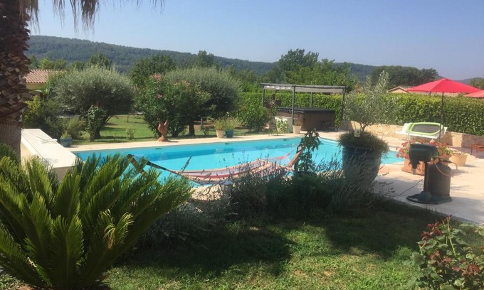 Villecroze House | LE Cabanon des hirondelles