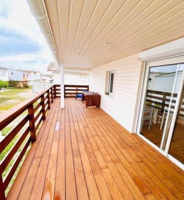 Gruissan Plage Ski Chalet | Le Chalet Beach Access 8 Pers
