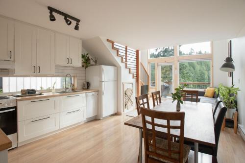 Ucluelet House | Le Chalet Waterfront Retreat