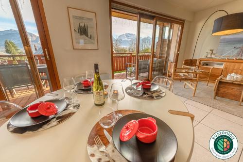 Cessenaz Apartment | Le Cocon Augustine Duplex avec charme et vue, LLA Selections by Location lac Annecy
