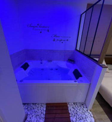 Chatou Apartment | Le cocon des cœurs love room