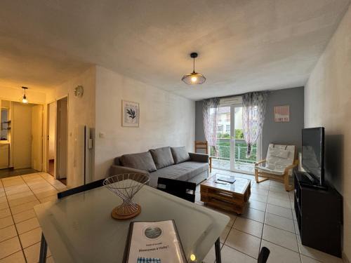 Vichy Apartment | Le Cocoon des Réservoirs - Parking & Terrace