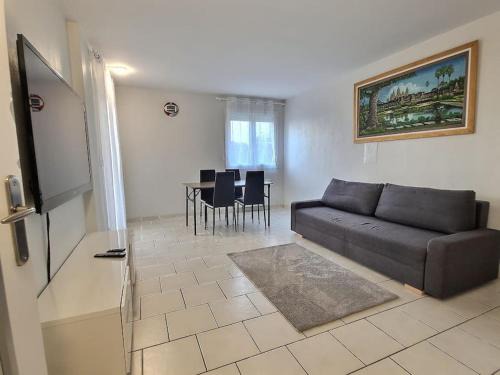 Champs-sur-Marne Apartment | Le Cosy Wiener *Paris*Gare à 300 m*Disneyland*