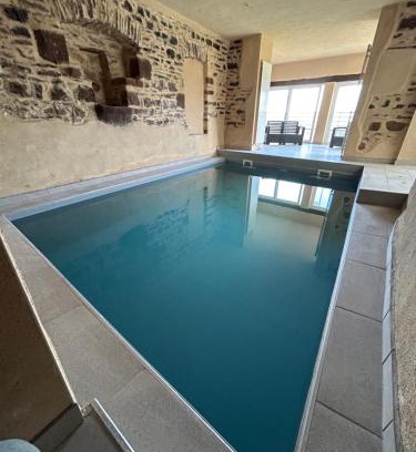 Saint-Laurent-d'Olt House | Le domaine du Bez la grange piscine,sauna,hammam,spa en aubrac