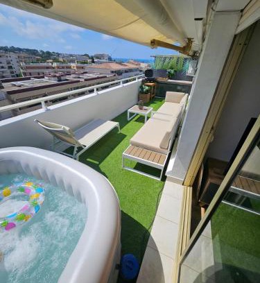 Juan-les-Pins Apartment | Le Duplex