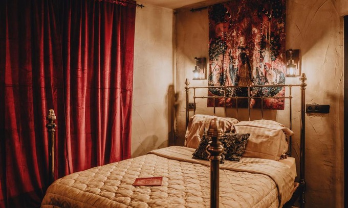 La Roche-en-Ardenne Hotel | Le Fantôme de Berthe logement-attraction insolite