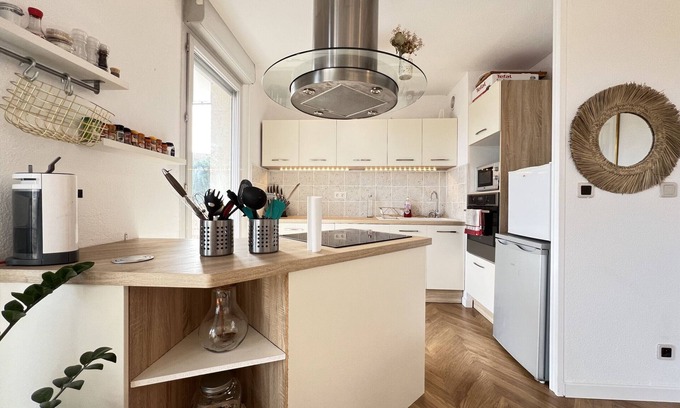 Barriere de Paris Apartment | Le Flower - 4p - Calm & Bright/Balcony/Parking