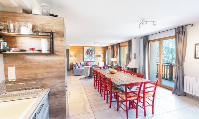 Vaujany Ski Chalet | Le Grand Galbert, 9 bedrm chalet sleeps 18 people, perfect for multiple families