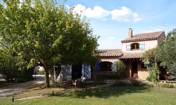 Bagnols-sur-Ceze Apartment | Le Grenadier Gîte with swimming pool in Occitan Provence