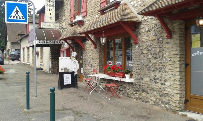 Saint-Aquilin-de-Pacy Apartment | Le Grenier A Crepes