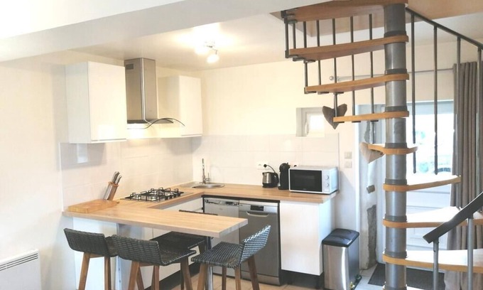 Saint-Georges-le-Gaultier Apartment | LE JARRIER APARTMENT - ALPES MANCELLES. PRIVATE GARDEN & BBQ PARKING & FREE WIFI