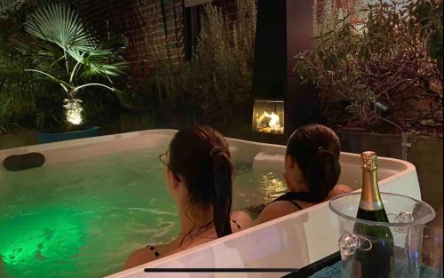 Tourcoing House | Le jacuzzi de Marie